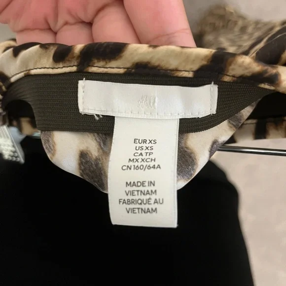 H&M cheetah print skirt - Picture 3 of 3